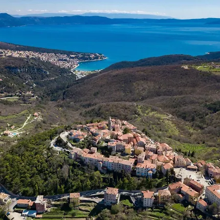 A-r-t- By Interhome * Коромачно