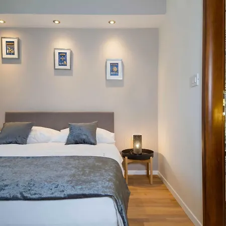 A-r-t- By Interhome *