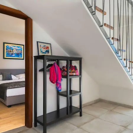 A-r-t- By Interhome *