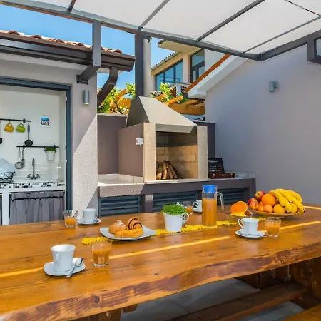 A-r-t- By Interhome וילה