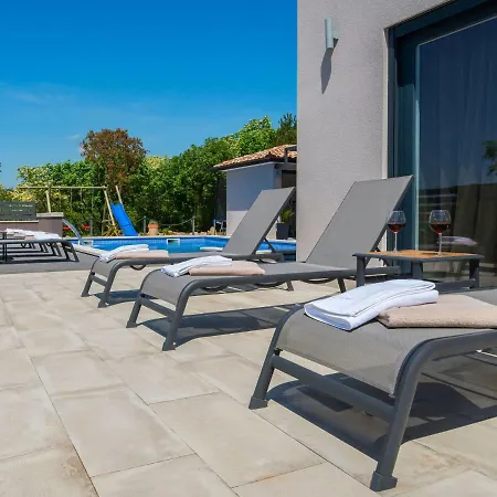 A-r-t- By Interhome *