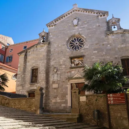 A-r-t- By Interhome Villa